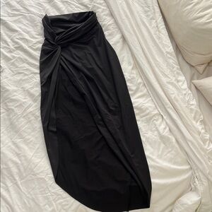 Skims black skirt
